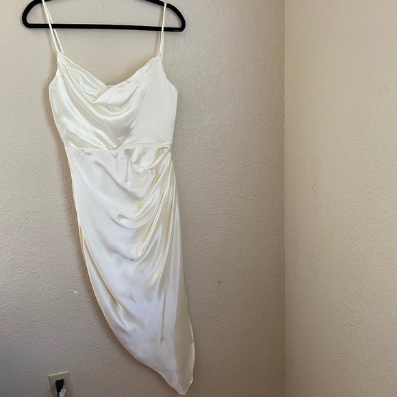 House of CB Reva Dress in Ivory satin size Medium NWOT white midi - Picture 4 of 17